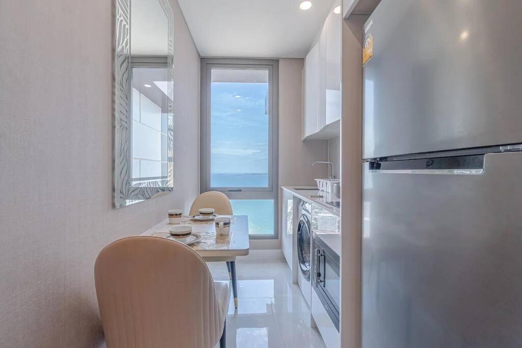 Sea View 5 Star Luxury At Pattaya *